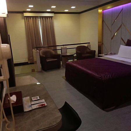 Xin Yuan Motel Taichung Extérieur photo