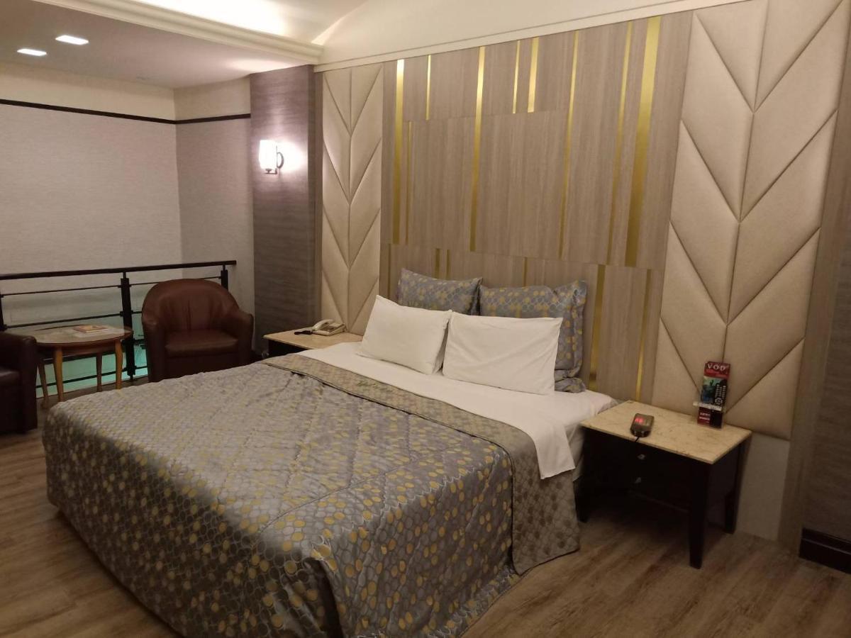 Xin Yuan Motel Taichung Extérieur photo