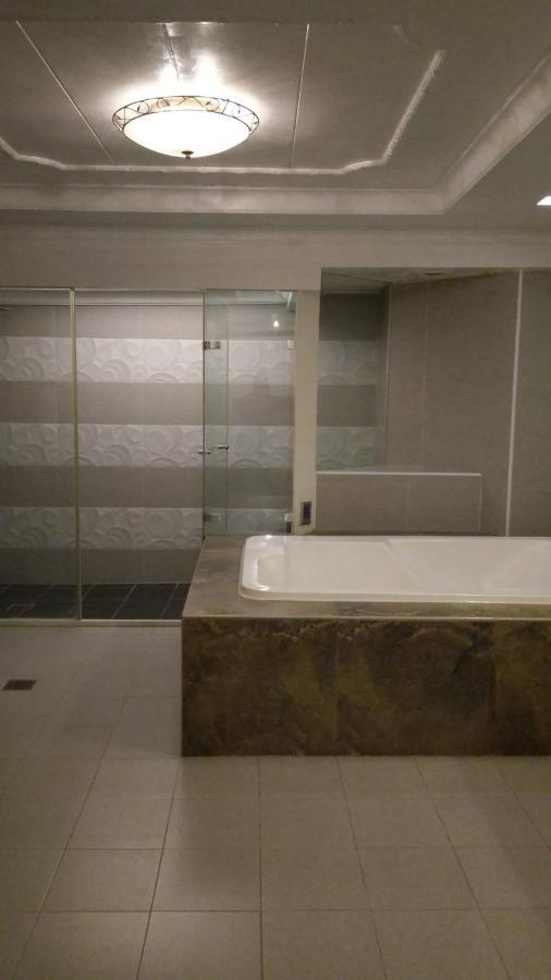 Xin Yuan Motel Taichung Extérieur photo
