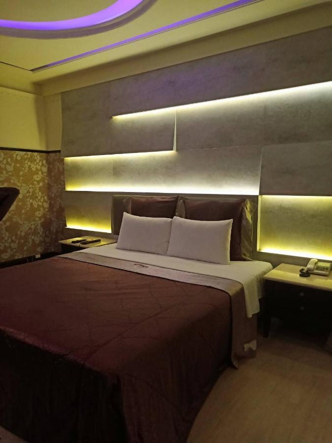 Xin Yuan Motel Taichung Extérieur photo