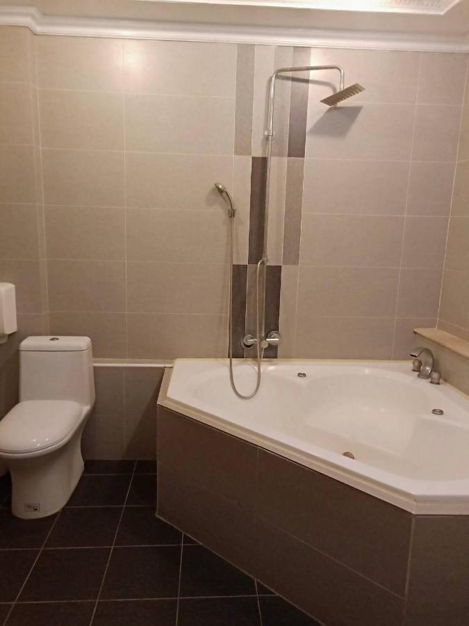 Xin Yuan Motel Taichung Extérieur photo